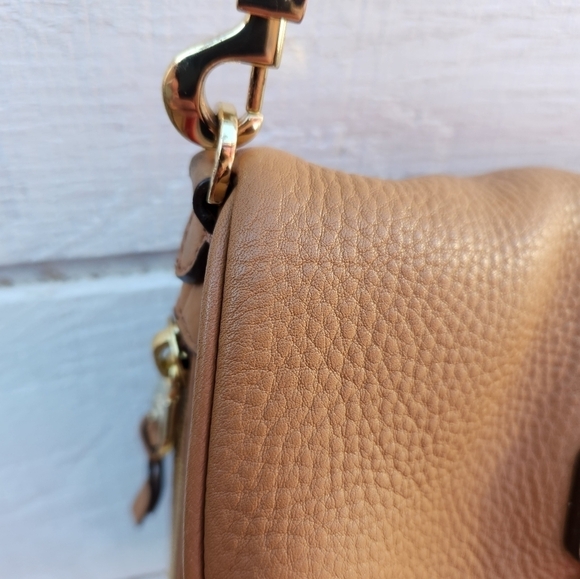 Tory BurchWomen's Brown Robinson Pebbled Fold-Over Messenger - Picture 3 of 14